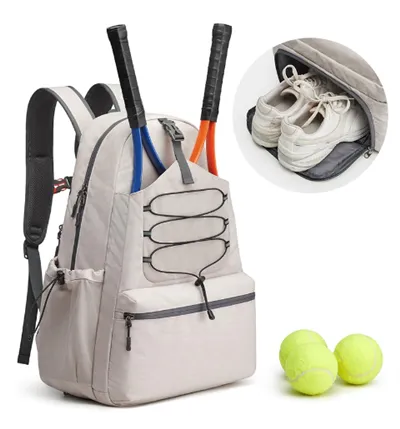 Jaka jest funkcja górnej pokrywy torby outdoorowej?