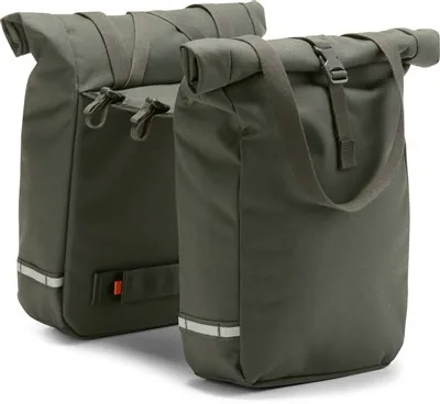 Czy torby podsiodłowe mają pętlę na karabińczyk?